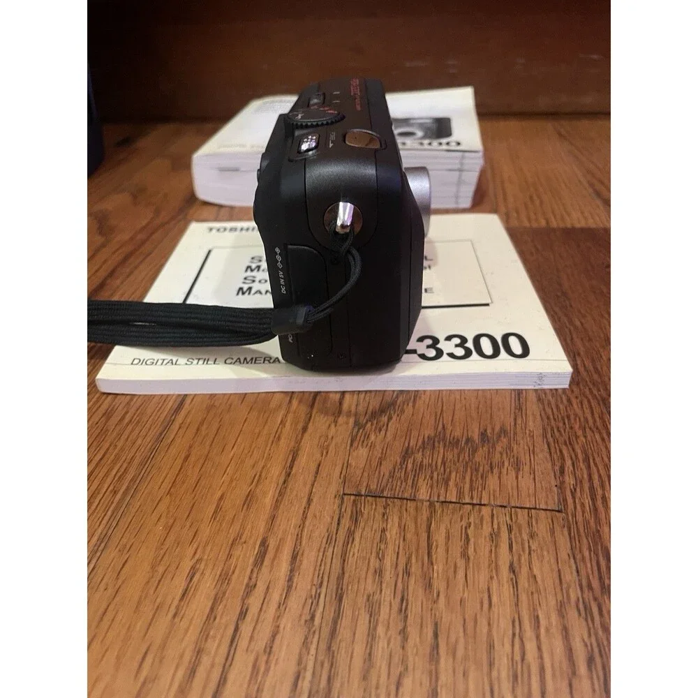 Toshiba PDR-3300 3.2MP Digital Camera 2.8x Zoom Tested Remote Bundle